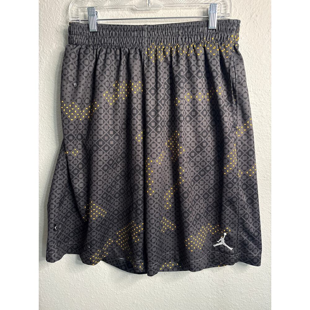 Jordan Men’s Dri-Fit Basketball shorts, size Large